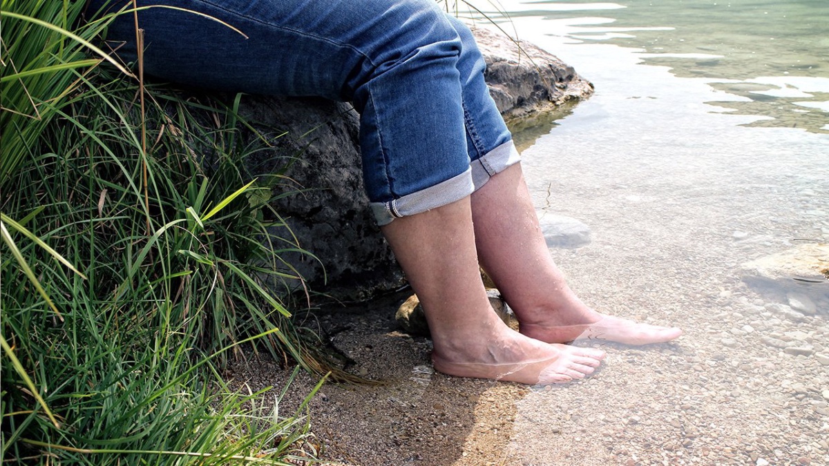Füße im Wasser